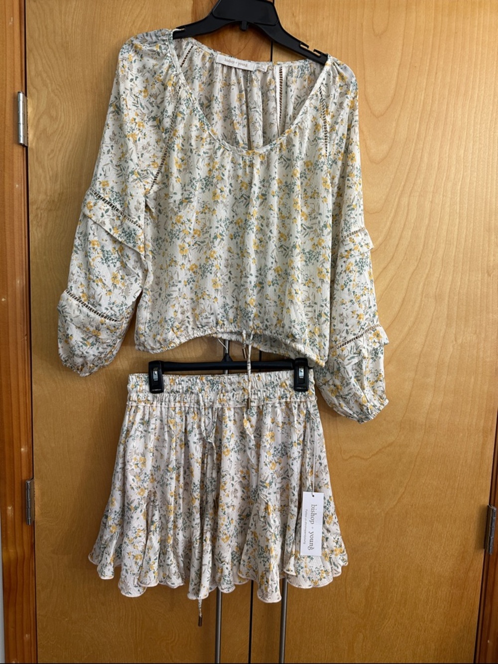 Bishop & young set nwt med with stretchy top skirt so so cute